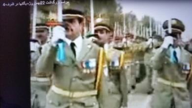 : لباسهایی که با پیستوله رنگ زنی وقلم مو ورنگ پالستیک سبز زرد وقهوه ایی بصورت پلنگی