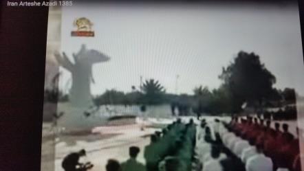 درنقش سیاهی لشگر! زیرا بدلیل پارگی های رباط متقاطع زانو و مچ پا وکمردردو.