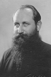 Dr. Cozma Avram n. 2.VI.1906 Mintiu- Nimigea de Jos, BN studii: Năsăud, Blaj, Roma preot: 6.VI.1936 canonic al diecezei de Cluj-Gherla: 26.III.1940 în detenţie pentru credinţă: 20.II.1953-20.V.1954, 1955-1961 vicar general diecezan: 1969-1970 ordinariu diecezan: 29.