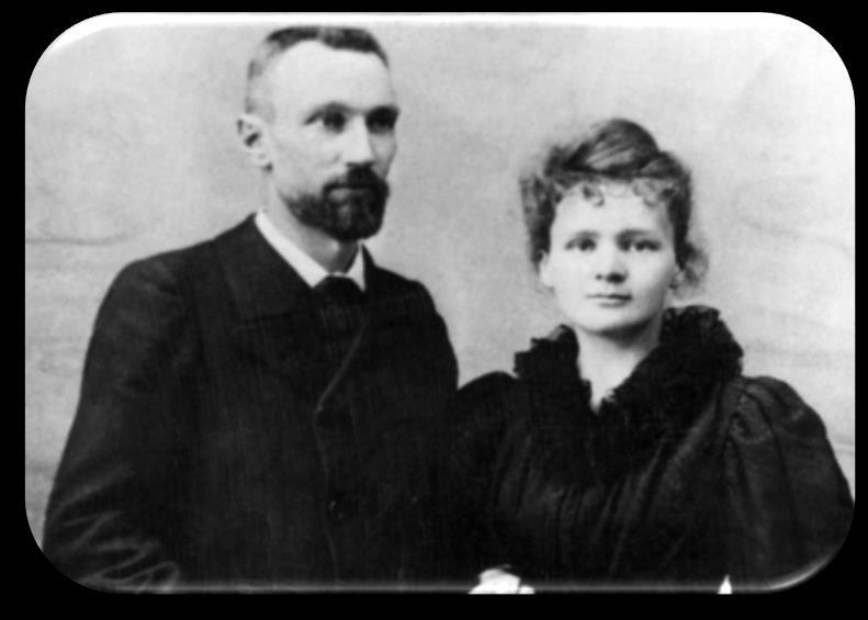 1897-1904 között Pierre Curie és Maria Curie óriási munkával felfedezi az α, β, γ sugárzás mellett a polóniumot (Po), majd a rádiumot (Ra).