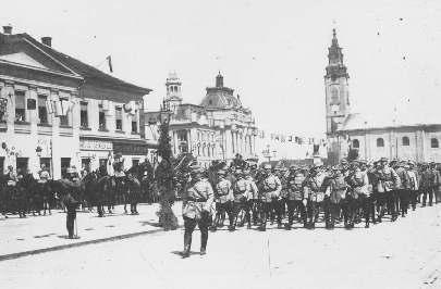 FAMILIA ROMÂNÃ FILE DE ISTORIE 45 Beiuºul (la 19 aprilie 1919) a revenit tocmai Batalionului 2 din Regimentul ce purta numele oraºului.