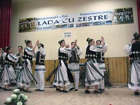 4M-am născut în anul 1953 în localitatea Leucușești comuna Bethausen, din părinți simpli, agricultori. Studii gimnaziale în comună, liceu în Timișoara la C.D. Loga până în 1972.