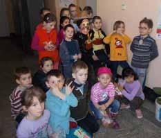 Văd la dumneavoastră niște admirabile costume populare, aveți un ansamblu? 4Am avut un ansamblu în Otelec, de un an de zile au renunțat. La Iohanisfeld este, se ocupă școala.