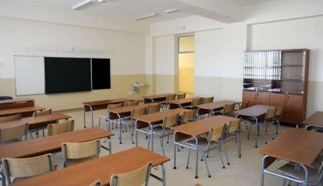 Štrajk prosvetara Više od 60 odsto škola u Srbiji štrajkuje skraćivanjem časova na 0 minuta, što znači da je povećan broj škola koje štrajkuju, izjavio je danas predsednik Sindikata zaposlenih u