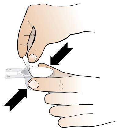 Ne érjen hozzá se az injekciós üveg dugójához, se az injekciós üveg-adapter tüskéjéhez.