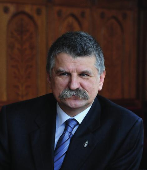Az Országgyűlés elnökeinek életrajza 8. Kövér László (2010. augusztus 6. ) Pápán született 1959-ben.