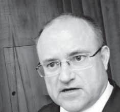 Stačiť má na to novší druh občianskeho počítače a lekár pripojí ppis, no pripravuje sa novinka. teda medzi vystavovateľom receptu a lekárňou budú doru- preukazu, ktorý je vybavený elektronickým čipom.