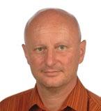 1995-ben szerzett matematika-fizika szakos középiskolai tanári oklevelet Szegeden, a JATÉ-n. Azóta alma materében, a hódmezővásárhelyi Bethlen Gábor Református mai irányításával 2017.