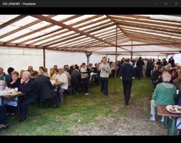 A vendéglátó gyülekezet asszonyai által készített finomabbnál finomabb házi sütemények gazdagították az ebédet.
