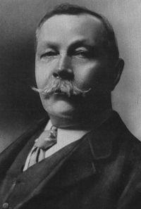 Sir Arthur Conan Doyle (1859-1930) Skót író, aki