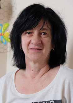 8 Edna najmlajša penzionistka v Porabju je Eržika Časar, po možej Nemeš iz Sakalauvec, zato ka je 31. decembra 2017 prišla v penzijo, pa če tak gledamo, ovak je še tö mlada.