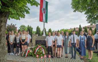 Kitért arra is, hogy a magyar nemzet tagjai sok dologban különböznek egymástól, akár a meggyszemek a fán, mégis mindannyiunkat összeköt a szülőföldünk, nyelvünk, kultúránk, nemzeti hovatartozásunk.