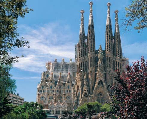 térrel. A Gracia sugárúton láthatjuk Gaudí két alkotását, a Casa Battlót és a Casa Milát.