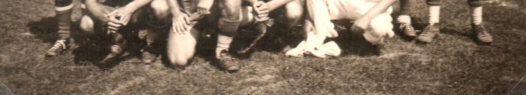 A bronzérem ma is az éremtablóm közepén díszeleg. Fıiskolai világbajnokság Bécs. Ezüstérem 1939 tavaszán váratlan meghívást kaptam a fıiskolai válogatott keretbe.