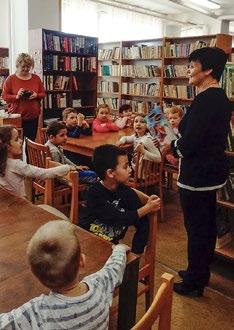 .. Proste, psíček a mačička vystrájali, a tým deti rozveseľovali. Ich potlesk a smiech znel celou sálou. Predstavenie bolo pútavé a popretkávané krásnymi pesničkami, ktoré spievali herci.
