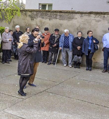 NAGYFÖDÉMESI LÁTHATÁR 2/2017 ǀ 7 Návštevníci výstavy A kiállítás látogatói FOTO: NÉMETH TIBOR Két évfordulóra emlékeztünk A Felvidéki kitelepítettek napja április 12-e.