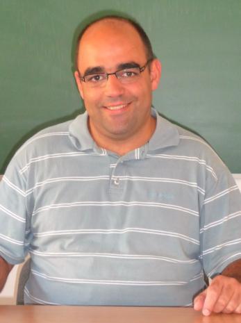 Nuestros lectores Mónika Valyuch IZASKUN PÉREZ Izaskun Pérez enseña español y euskera en la Universidad de Szeged desde 2007.