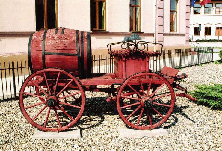 pă, moil, cu o cpcitte de circ 1000 l, pompă de sorţie şi refulre (1900), o pompă ( Lndfhrspritze ), un cr pentru ustensile mrc Köhler, o pompă de sorţie şi refulre ( Druckprotzspritze ) din nul 1928.