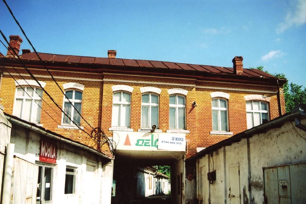 Dt 1856 reprezintă, prin urmre, nul când sttui fost strămuttă în centru, în locul unei fântâni.