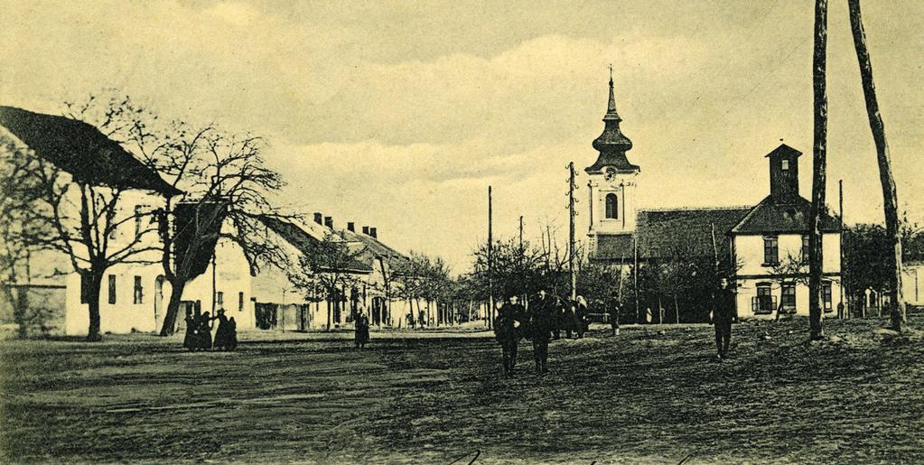 Nu ştim în ce măsură mecnismul de semnlizre sonoră montt pe şsiu, ce pote fi cţiont cu piciorul prin păsre pe un ştift de către servnt, este originl su fost plict ulterior (provenind de l un lt