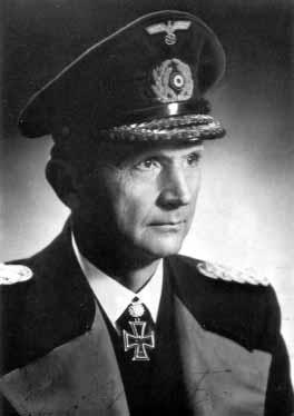 2008. október 7. oldal H. Keith Thompson: KARL DÖNITZ NAGYADMIRÁLIS, A FÜHRER UTÓDA 1945.