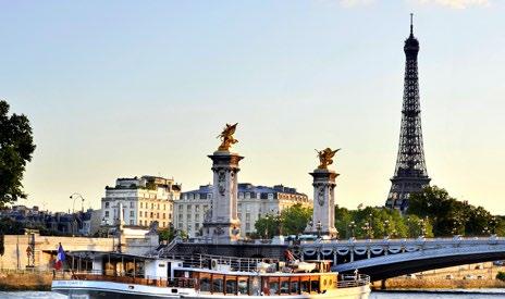 Egész napos gyalogos városnézés Párizsban: Cité sziget, Notre Dame, St Chapelle, Pont Neuf híd, Conciergerie, majd a Sorbonne Egyetem mellett elhaladva a Luxembourg kert megtekintése.