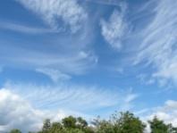 Felhők egyszerű morfológiai megfigyelése A felhők a mérsékelt szélességeken a talaj szintjétől 13 km magasságig terjedhetnek. A felhőket magasságuk, halmazállapotuk és alakjuk szerint osztályozhatjuk.