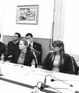 prebivalištem na teritoriji opštine Apatin, radi podrške i obezbeđivanja njihovog kontinuiteta rada i uspeha, kao i poboljšanja uslova za njihovo napredovanje.