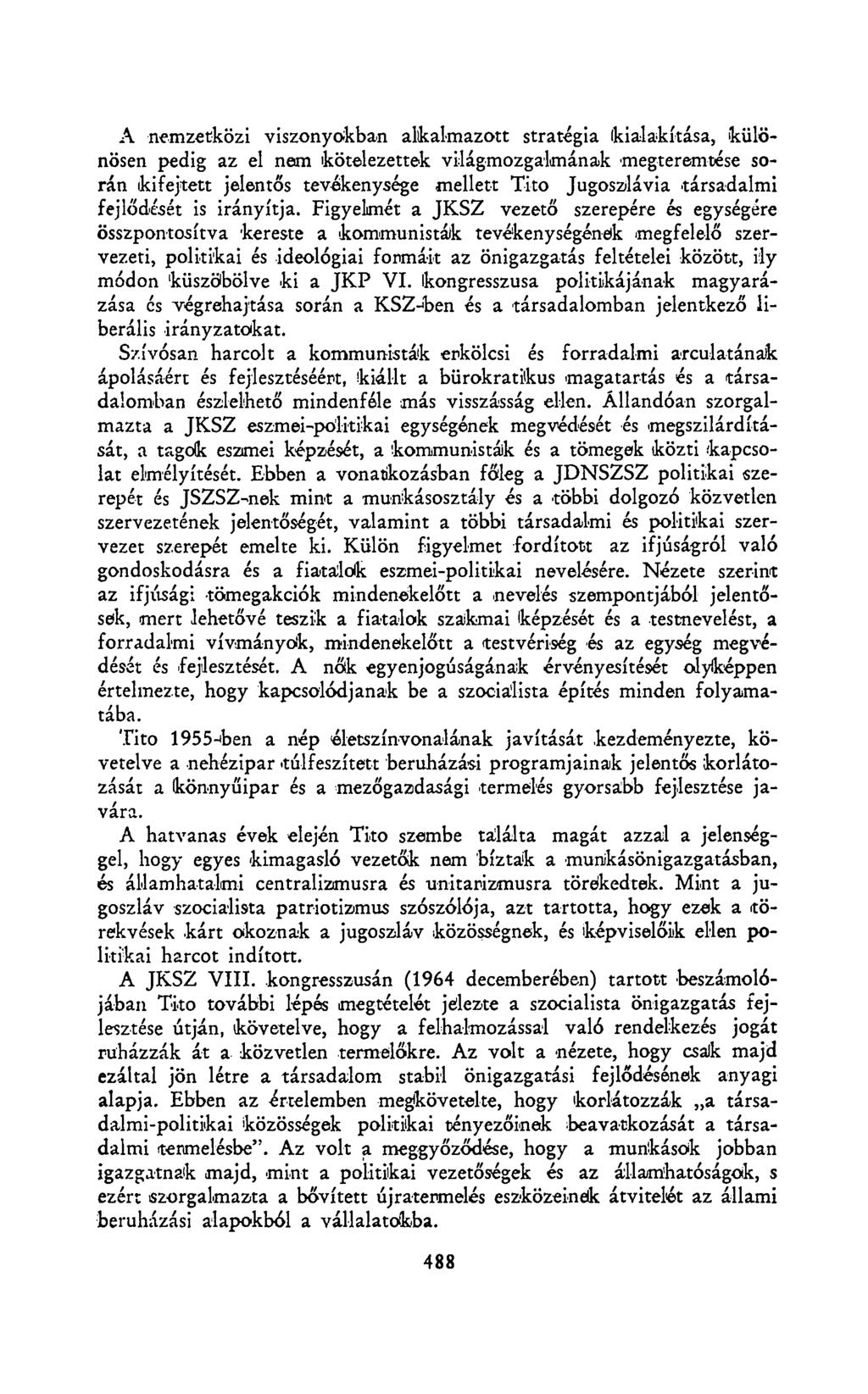A nemzetközi viszonyokban alkalmazott stratégia kialakítása, különösen pedig az el nem kötelezettek világmozgalmának megteremtése során kifejtett jelentős tevékenysége mellett Tito Jugoszlávia