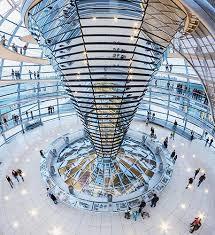 Reichstag Alacsony káros-anyag kibocsátás A fordított kupola a meleg levegő elvezetésére szolgál A