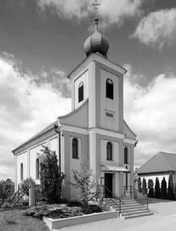 Kaplnka Ružencovej Panny Márie. Foto: Peter Vince. zo 60. rokov 19. storočia, na poschodí je v strednej osi francúzske okno umožňujúce vstup na balkón.
