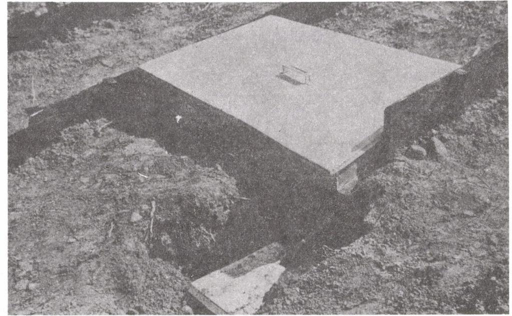installed at the base of the large plot 3. kép.