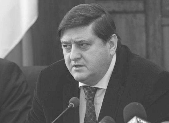 8 aprilie 2014 EVENIMENT 3 Vin banii pentru şantierele abandonate din Brașov Ministrul Economiei, Constantin Niţă, a declarat că în perioada următoare vor veni fondurile necesare pentru definitivarea
