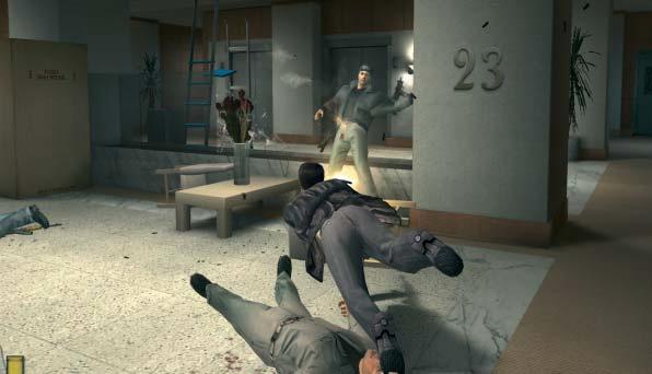 FÓKUSZ Bocsi, én csak a virágot hoztam. 40 ÖSSZEHASONLÍTÁS Max Payne 2 A Max Payne 2 grafikája büntet.