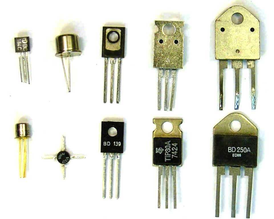 33. ábra Kis és közepes teljesítményű tranzisztorok A tranzisztorok kivezetéseinek bekötése típusonként változhat,
