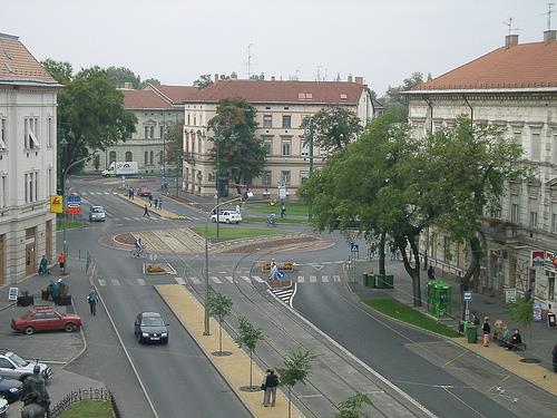 eszközökkel (buszsávok, jelzőlámpa-zsilipek)