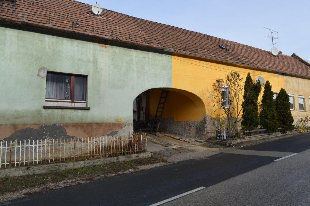 alakulnak ki. Ugyanez igaz a kerítésekre.