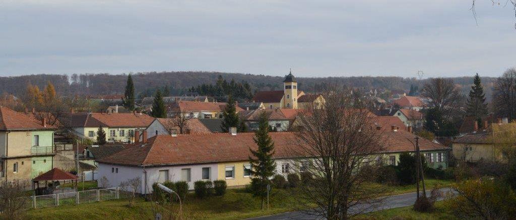 2 település bemutatása 5 ÚRKÚT BEMUTATÁSA Úrkút Veszprém megyében a Bakonyban, a Kab-hegy északi oldalában, erdővel és hegyoldalakkal övezett település.