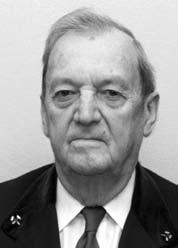 A maradék fémkohászokat bevezette a tatabányai bányász helyi szervezet életébe. Fémkohászként is aktív szereplője a helyi bányász szervezetnek. Az OMBKE Emlékérem kitüntetettje.