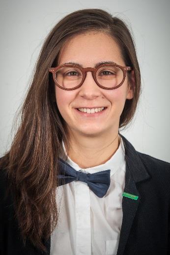 Bemutatkozás Hatalyák Zsófia DE Népegészségügyi ellenőr (2012) BSc Budai Rajziskola Tervező Grafikus (Okj) BME SE Egészségügyi mérnök (2017-)