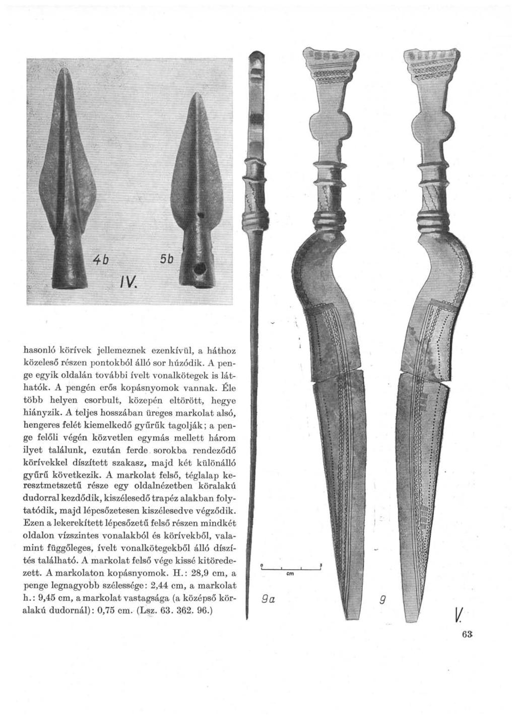 hasonló körívek jellemeznek ezenkívül, a háthoz közeleső részen pontokból álló sor húzódik. A penge egyik oldalán további ívelt vonalkötegek is láthatók. A pengén erős kopásnyomok vannak.