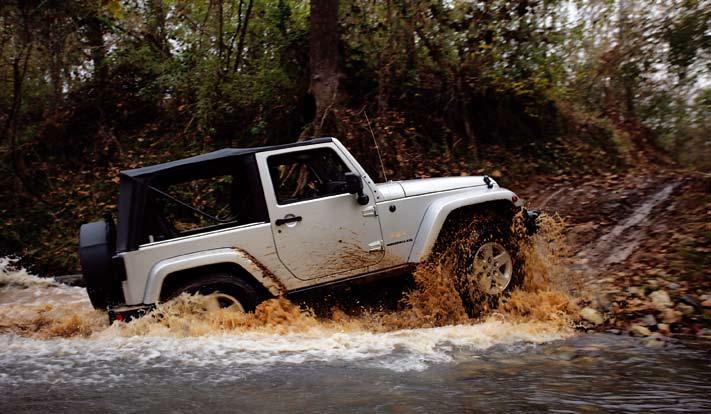 Jeep Wrangler Terepen repesztve Kasza László Ilyen autót azok vásárolnak, akik komolyan gondolják a terepezést. A Jeep minden alkatrészét erre tervezték.