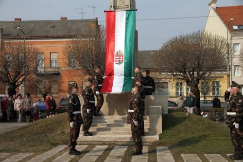 A szabadság ünnepén Debrecen számos pontján zajlottak ünnepi megemlékezések az 1848-49-es forradalom és szabadságharc tiszteletére 2015. március 15-én.