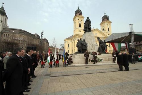 Ezért lehet 1848. március 15-ére építve nemzeti összetartozásunk eszméje határokon innen és túl a leggazdagabb erkölcsi, érzelmi és szellemi erőforrásunk.