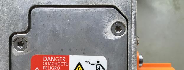 Végül nem posta lett, hanem személyes átvétel, én meg az EMI panel kiszedésekor meglepve vettem észre, hogy a legnagyobb csati tényleg
