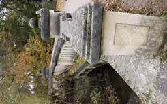 Az 1878-ban épült mészkőből faragott hidat 2001-ben újjáépítették. A restaurálást Pintér József agárdi kőfaragó mester végezte el.