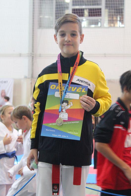 12-13 évesdia 10-7. lány versenyszámban Diána indult San-ja Balázs Eszter 5-0-ra (Hegyvidék) győzött,.