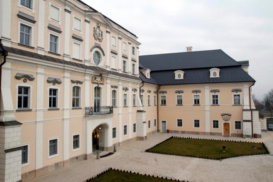 Állandó kiállításokkal gazdagodott az edelényi L'Huillier-Coburg kastély Befejeződött az edelényi L'Huillier-Coburg-kastély fejlesztésének második üteme, a 900 millió forintos uniós támogatással