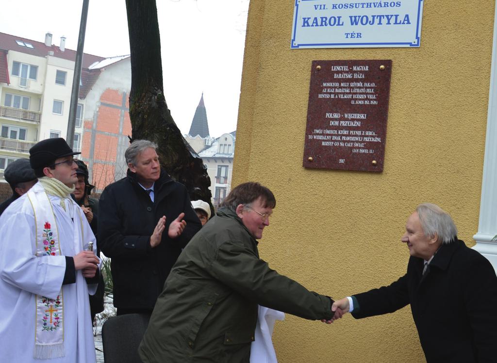 A diplomata koszorút helyezett el Szent II.