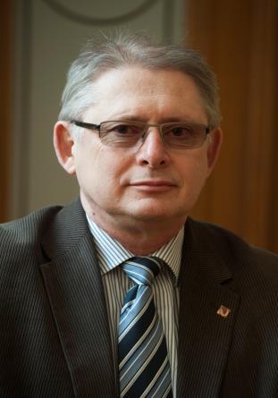 A Közgazdaságtani és Gazdaságfejlesztési Intézet munkatársainak önéletrajza 17 Prof. Dr.